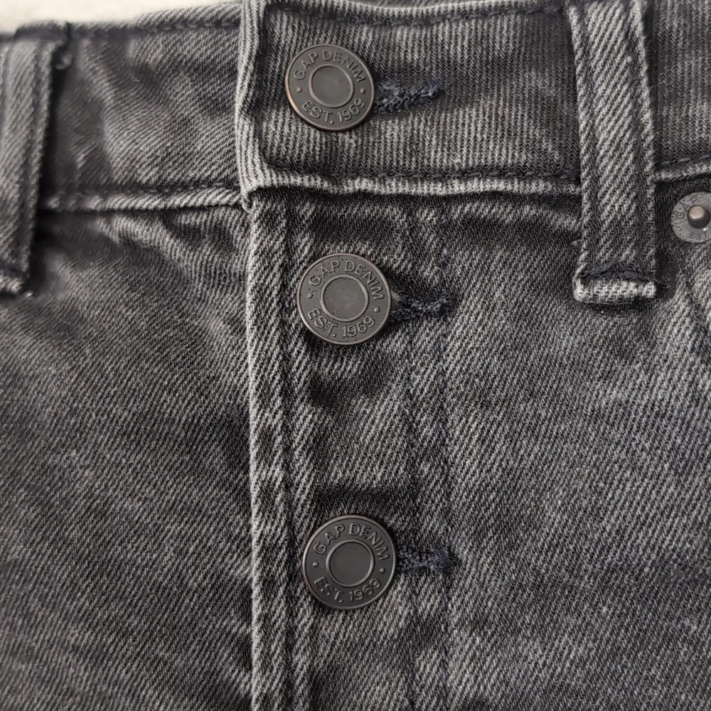 GAP faded black